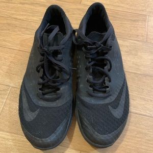 Nike woman’s tennis shoes